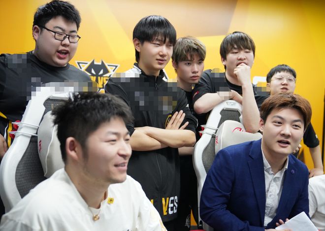 全球先锋赛首日预告的官方公告： Top Esports 将对阵 Hanwha Life Esports ，一场强强对决，争取一个良好的开局