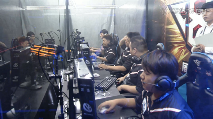 EDG后返图：实力是最坚实的后盾，拼尽全力，拿下每一场！