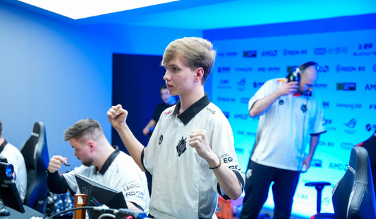 Rex Regum Qeon 向 Estrella 告别