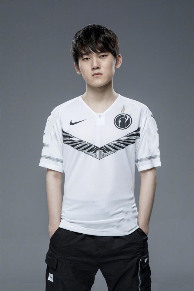 在战胜UP并且拿下第三局MVP后，Scout选手已经拿下2023LPL春季赛常规赛第17次MVP，刷新联赛常规赛MVP纪录